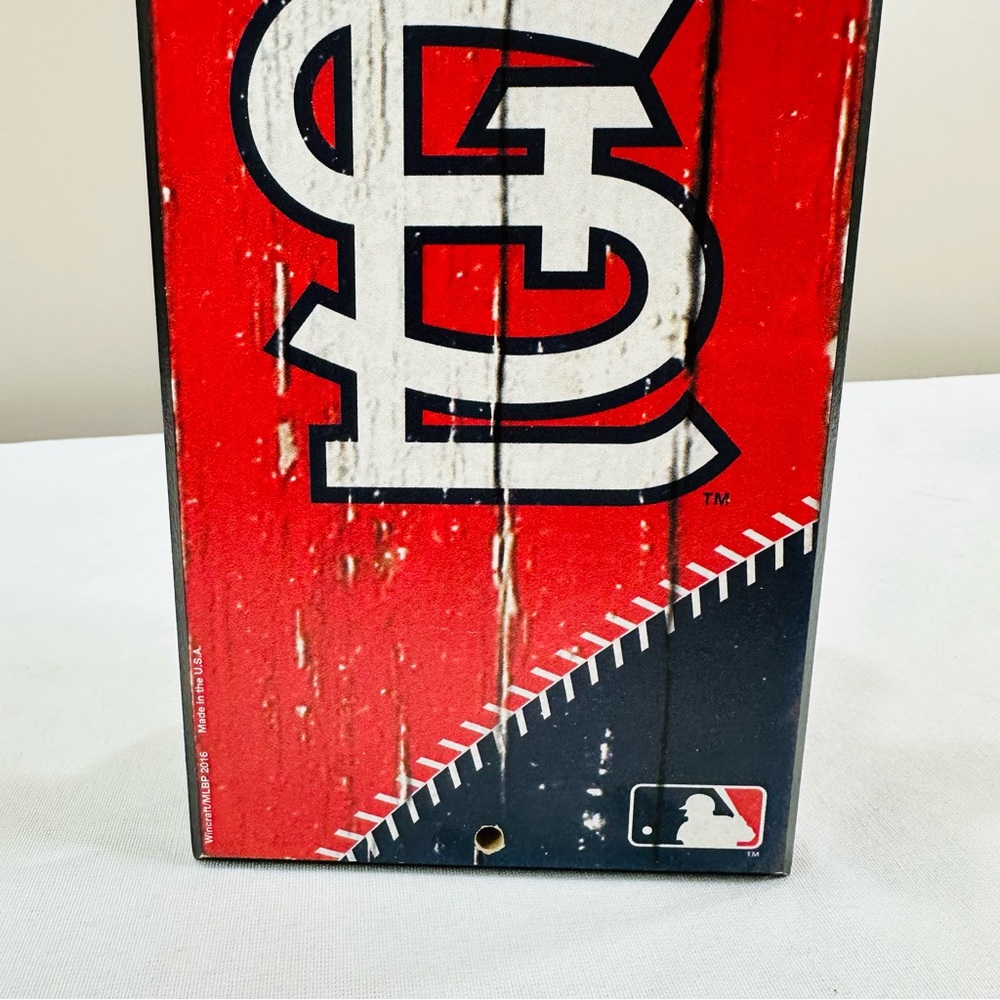 ST LOUIS CARDINALS WALL MOUNTED BOTTLE OPENER ⚾️ NWOT ⚾️ MLB DISTRESSED DECOR - Picture 4 of 4
